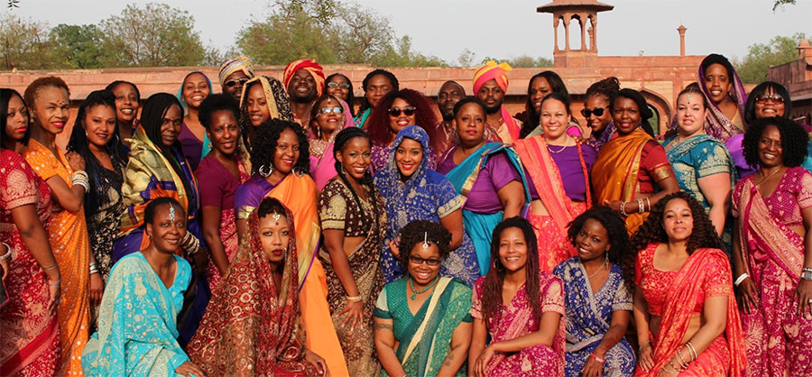 Evita Robinson '06, and a group of 45 NOMADNESS travelers at the Taj Mahal.